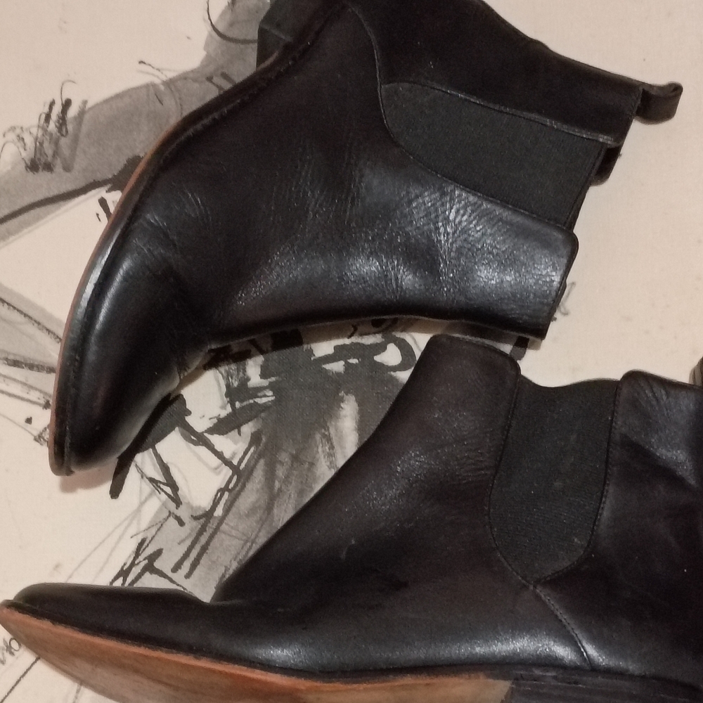 Micheal Kors Black Leather Ankle Boots - Picture 2 of 6